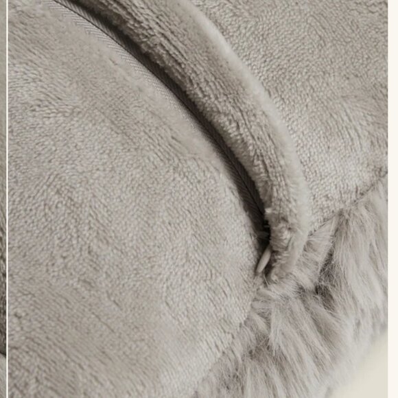 UnHide SQUISH Small Silver Pillow NWT - Picture 4 of 11